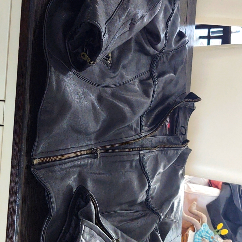 Woman's Plus size 20 Black Leather Biker Style Jacket.